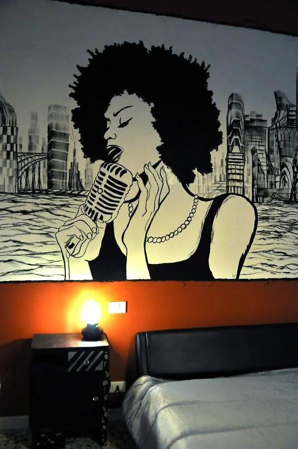 B&B Il Vinile Carrara Italy