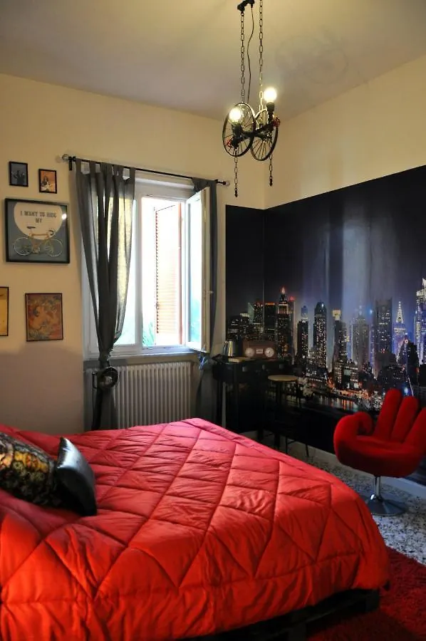 B&B Il Vinile Carrara 0*,  Italy