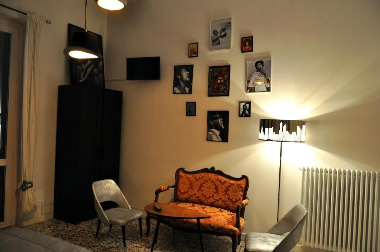 B&B Il Vinile Carrara Bed & Breakfast