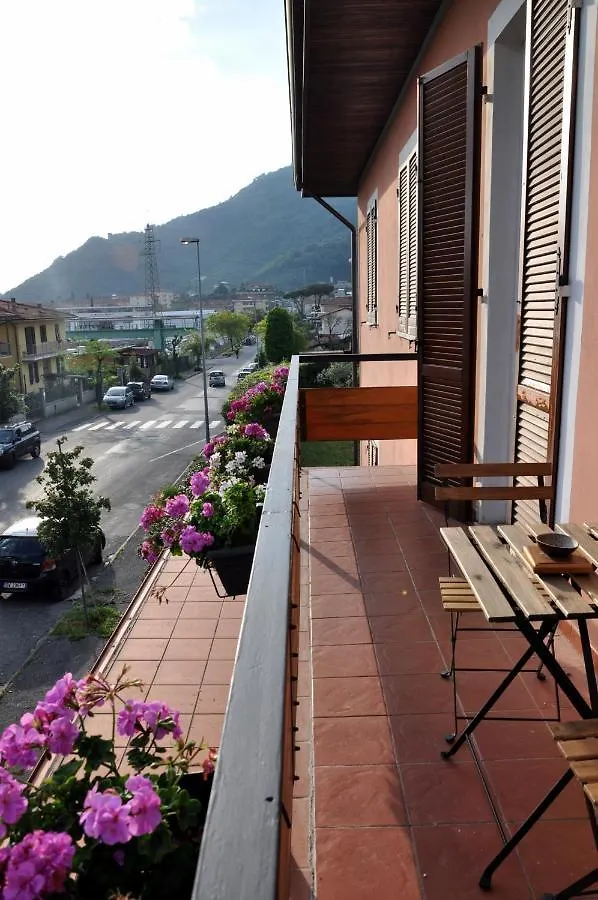 B&B Il Vinile Carrara 0*,  Italy