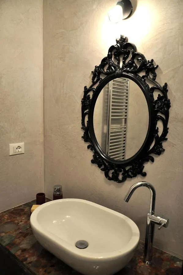 B&B Il Vinile Carrara Bed & Breakfast
