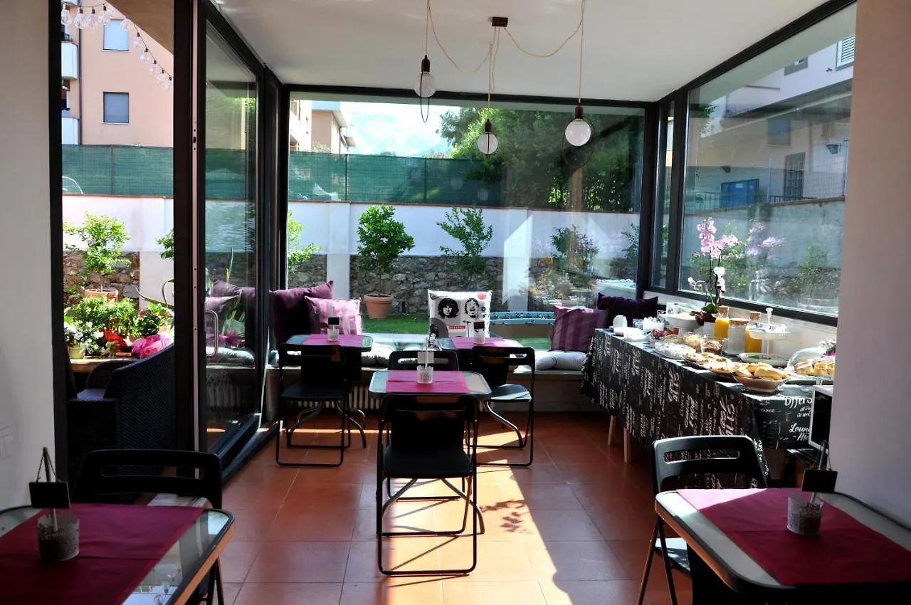 B&B Il Vinile Carrara Bed & Breakfast