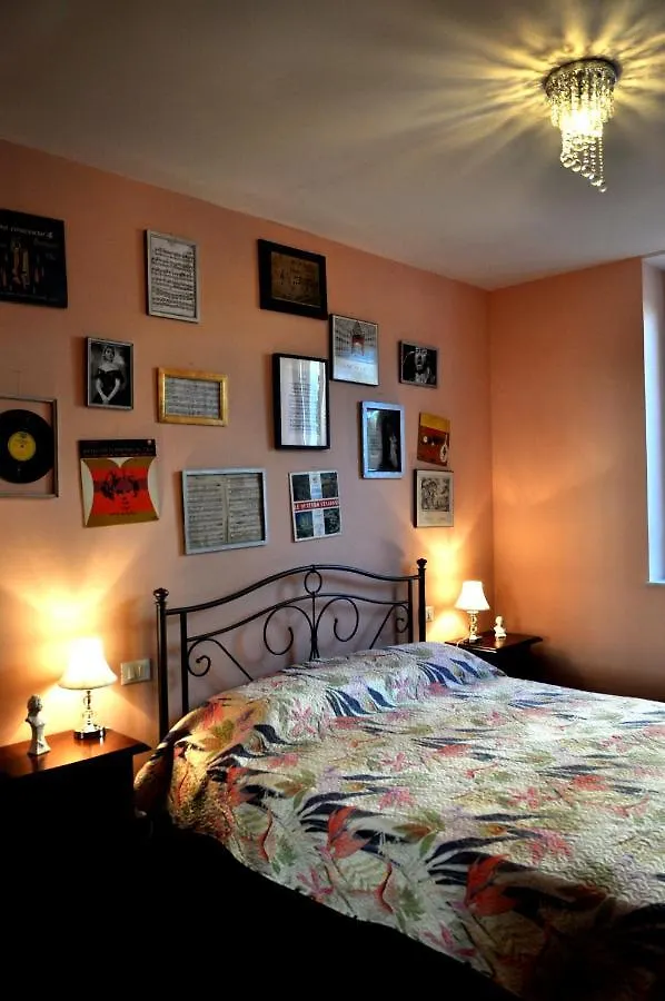 B&B Il Vinile Carrara Bed & Breakfast