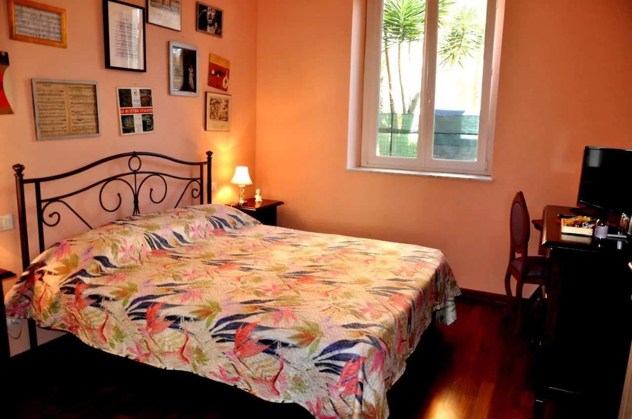 Bed & Breakfast B&B Il Vinile Carrara Italy